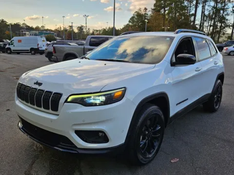 Another view of 2023 Jeep Cherokee Altitude for sale in Macon, GA at ALM CDJR Macon