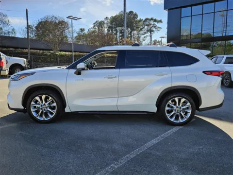 More photos of 2021 Toyota Highlander Hybrid Limited at ALM CDJR Macon, GA