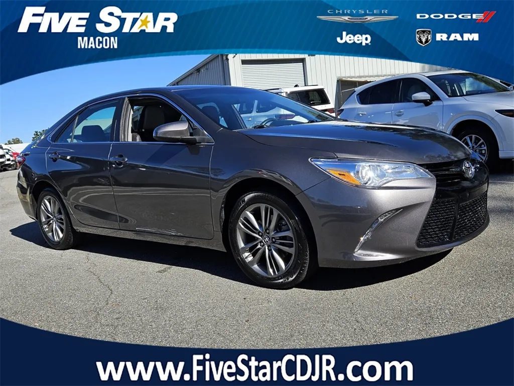 Gray 2016 Toyota Camry SE for sale in Macon, GA