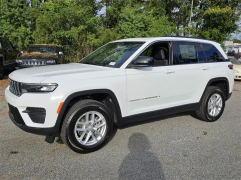 Another view of 2025 Jeep Grand Cherokee Laredo X for sale in Macon, GA at ALM CDJR Macon