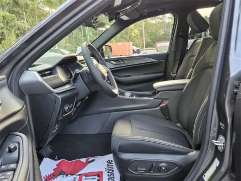 More photos of 2025 Jeep Grand Cherokee Laredo X at ALM CDJR Macon, GA