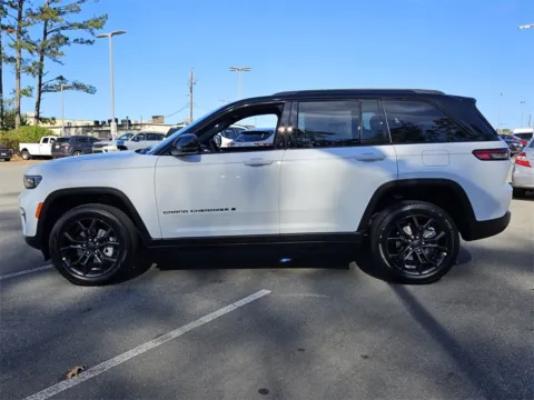 More photos of 2025 Jeep Grand Cherokee Limited at ALM CDJR Macon, GA