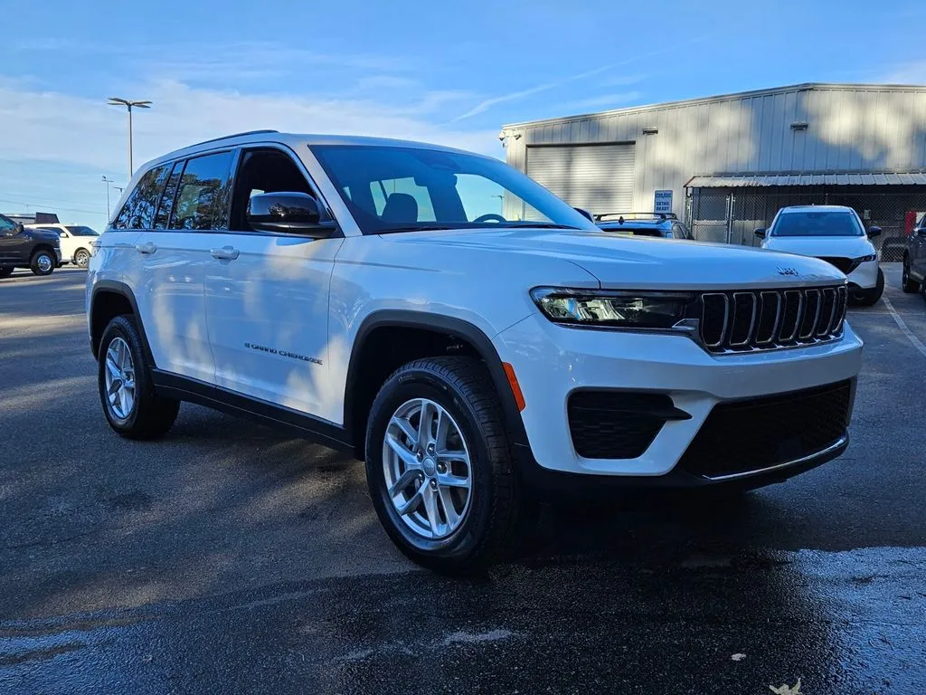 White 2025 Jeep Grand Cherokee Laredo X for sale in Macon, GA