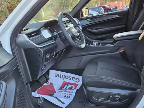 More photos of 2025 Jeep Grand Cherokee Laredo X at ALM CDJR Macon, GA