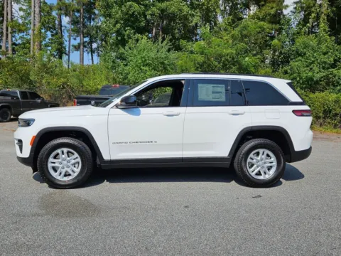 More photos of 2025 Jeep Grand Cherokee Laredo at ALM CDJR Macon, GA
