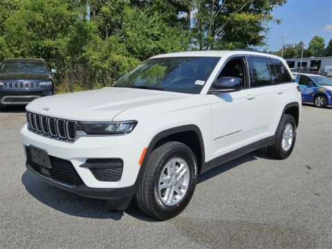 Another view of 2025 Jeep Grand Cherokee Laredo for sale in Macon, GA at ALM CDJR Macon