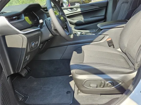 More photos of 2025 Jeep Grand Cherokee Laredo at ALM CDJR Macon, GA