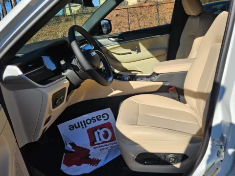 More photos of 2025 Jeep Grand Cherokee Limited at ALM CDJR Macon, GA