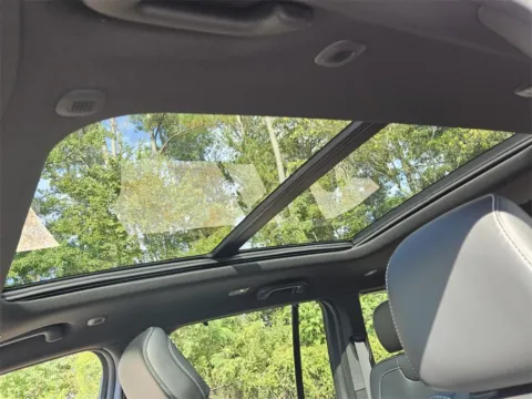 More photos of 2025 Jeep Grand Cherokee Limited at ALM CDJR Macon, GA