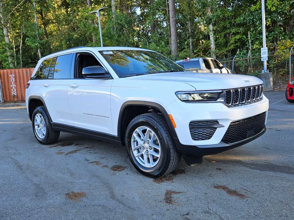 White 2025 Jeep Grand Cherokee Laredo X for sale in Macon, GA