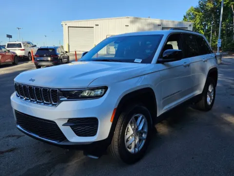 Another view of 2025 Jeep Grand Cherokee Laredo X for sale in Macon, GA at ALM CDJR Macon