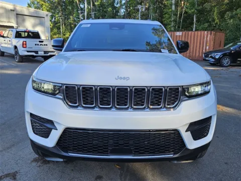 Photos of 2025 Jeep Grand Cherokee Laredo X for sale in Macon, GA at ALM CDJR Macon