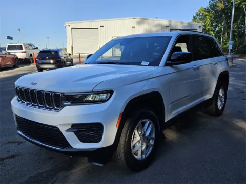 Another view of 2025 Jeep Grand Cherokee Laredo X for sale in Macon, GA at ALM CDJR Macon