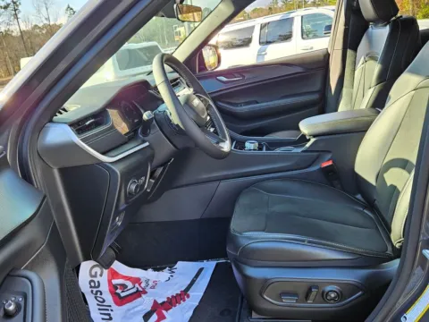 More photos of 2025 Jeep Grand Cherokee Altitude X at ALM CDJR Macon, GA