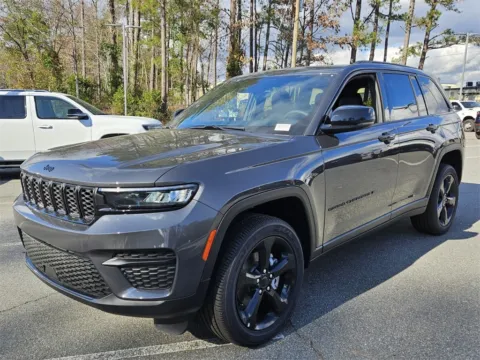 Another view of 2025 Jeep Grand Cherokee Altitude X for sale in Macon, GA at ALM CDJR Macon