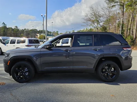 More photos of 2025 Jeep Grand Cherokee Altitude X at ALM CDJR Macon, GA
