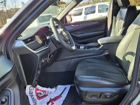 More photos of 2025 Jeep Grand Cherokee Altitude X at ALM CDJR Macon, GA