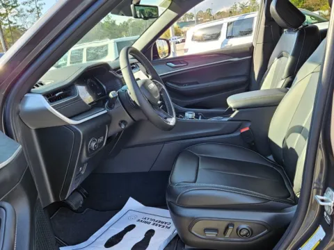 More photos of 2025 Jeep Grand Cherokee L Limited at ALM CDJR Macon, GA