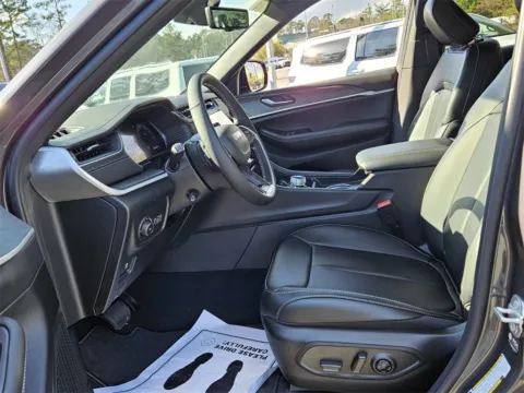 More photos of 2025 Jeep Grand Cherokee L Limited at ALM CDJR Macon, GA