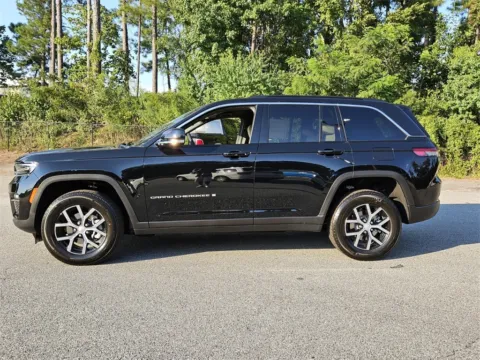 More photos of 2025 Jeep Grand Cherokee Limited at ALM CDJR Macon, GA