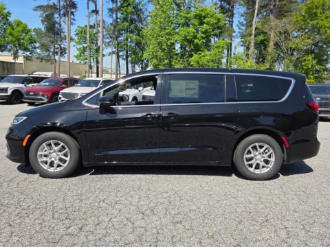 More photos of 2026 Chrysler Pacifica Select at ALM CDJR Macon, GA