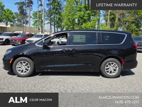 More photos of 2026 Chrysler Pacifica Select at ALM CDJR Macon, GA