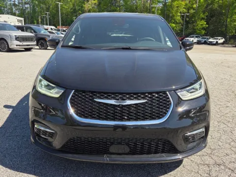 Photos of 2026 Chrysler Pacifica Select for sale in Macon, GA at ALM CDJR Macon