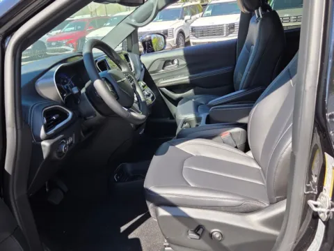 More photos of 2026 Chrysler Pacifica Select at ALM CDJR Macon, GA