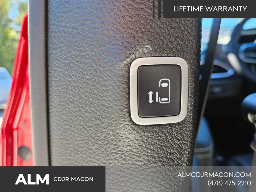 2026 Chrysler Pacifica Select - Photo 10