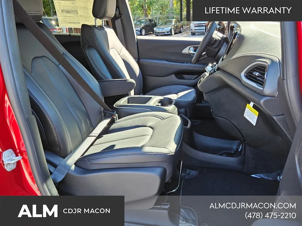 2026 Chrysler Pacifica Select - Photo 16