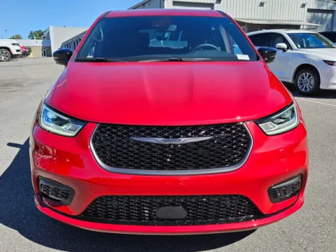 Photos of 2026 Chrysler Pacifica Select for sale in Macon, GA at ALM CDJR Macon