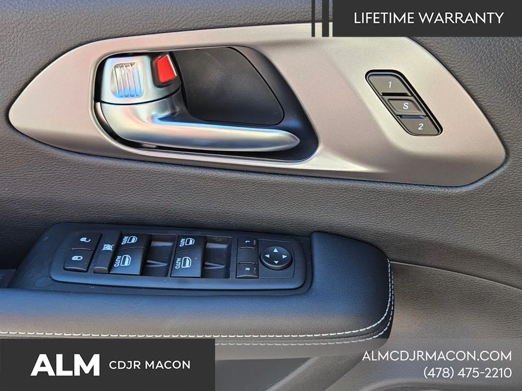 2026 Chrysler Pacifica Select - Photo 32