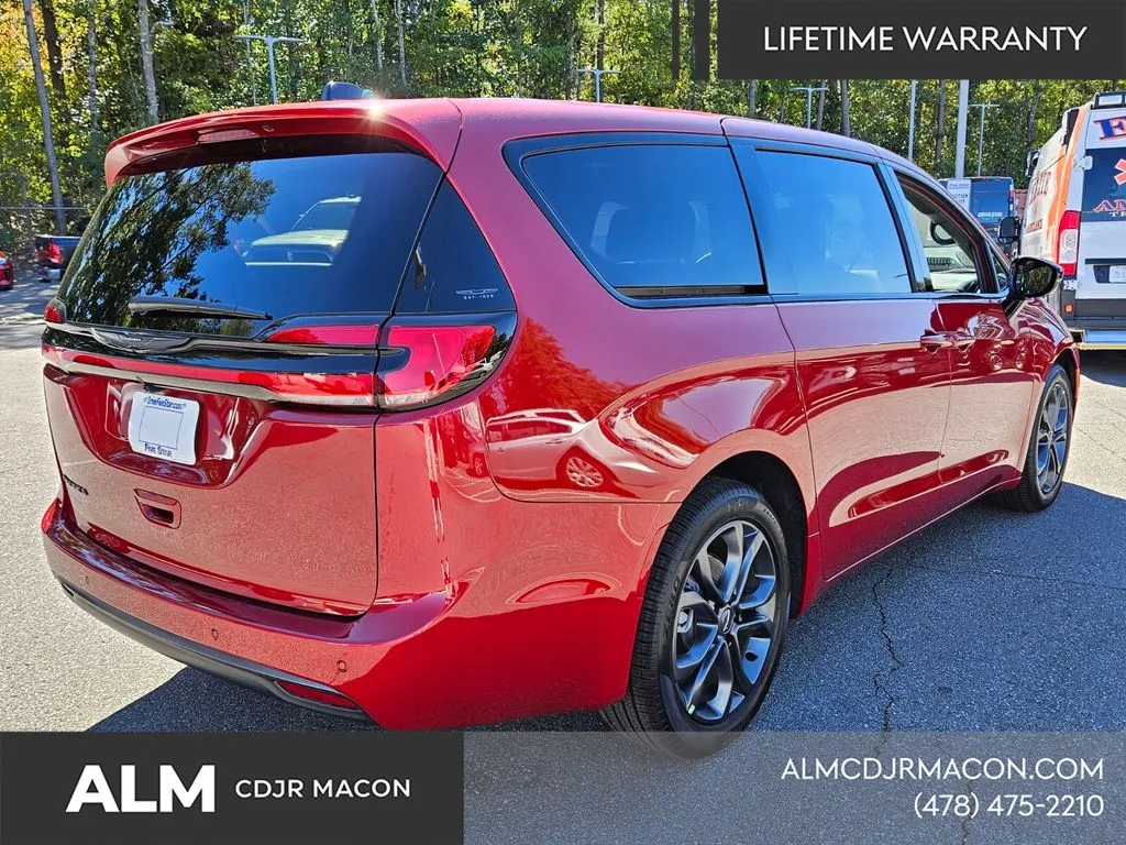 2026 Chrysler Pacifica Select - Photo 13