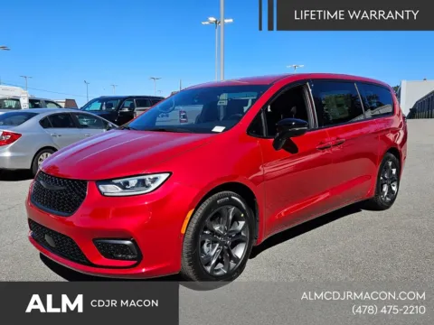 More photos of 2026 Chrysler Pacifica Select at ALM CDJR Macon, GA