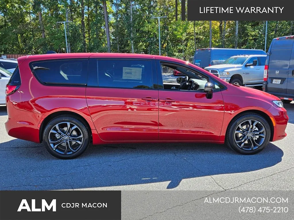 2026 Chrysler Pacifica Select - Photo 14
