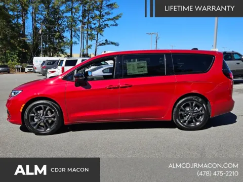 More photos of 2026 Chrysler Pacifica Select at ALM CDJR Macon, GA