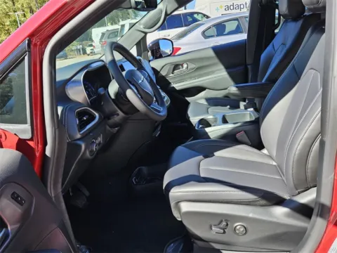More photos of 2026 Chrysler Pacifica Select at ALM CDJR Macon, GA
