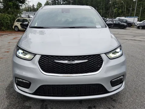 Photos of 2026 Chrysler Pacifica Select for sale in Macon, GA at ALM CDJR Macon