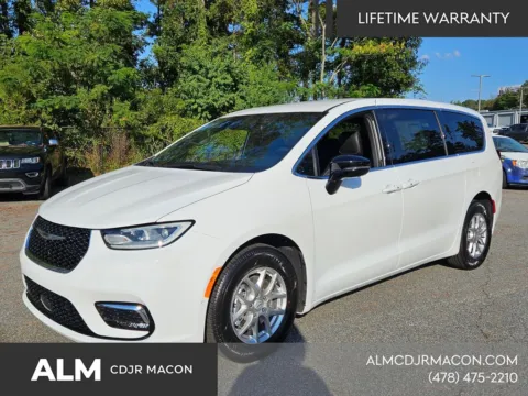 More photos of 2026 Chrysler Pacifica Select at ALM CDJR Macon, GA