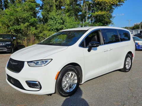 Another view of 2026 Chrysler Pacifica Select for sale in Macon, GA at ALM CDJR Macon