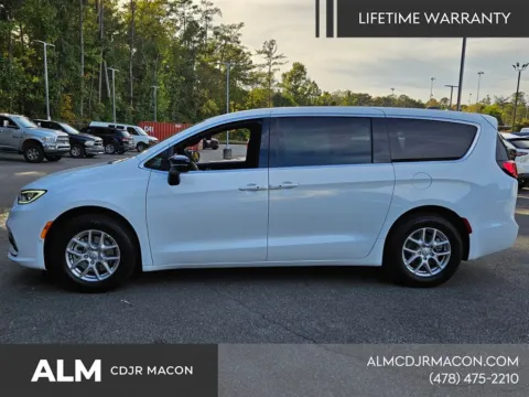 More photos of 2026 Chrysler Pacifica Select at ALM CDJR Macon, GA