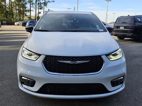 Photos of 2026 Chrysler Pacifica Select for sale in Macon, GA at ALM CDJR Macon