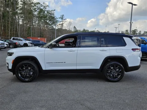 More photos of 2025 Jeep Grand Cherokee L Limited at ALM CDJR Macon, GA