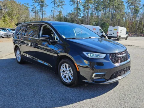 Black 2023 Chrysler Pacifica Touring L for sale in Macon, GA
