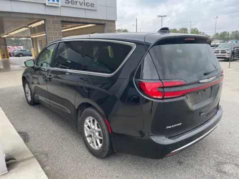 More photos of 2023 Chrysler Pacifica Touring L at ALM CDJR Macon, GA