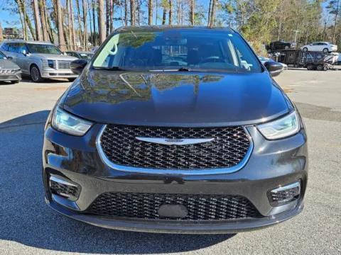 Photos of 2023 Chrysler Pacifica Touring L for sale in Macon, GA at ALM CDJR Macon