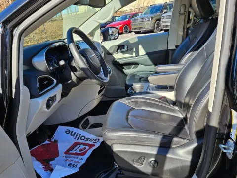 More photos of 2023 Chrysler Pacifica Touring L at ALM CDJR Macon, GA