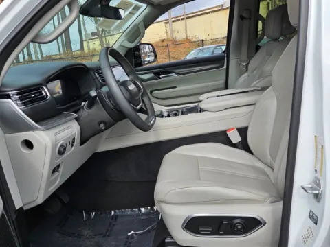 More photos of 2023 Jeep Wagoneer Series III at ALM CDJR Macon, GA