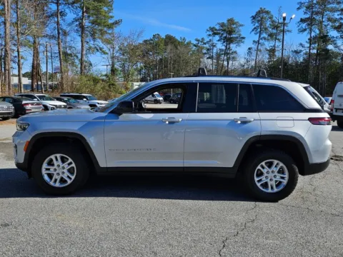 More photos of 2022 Jeep Grand Cherokee Laredo at ALM CDJR Macon, GA