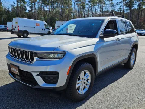 Another view of 2022 Jeep Grand Cherokee Laredo for sale in Macon, GA at ALM CDJR Macon